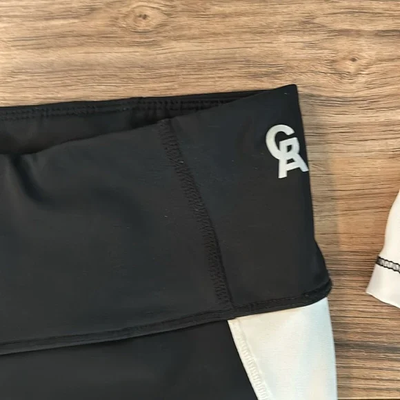 GOOD AMERICAN PERFORMANCE tracksuit. Black & white crop jacket w leggings - Picture 4 of 8